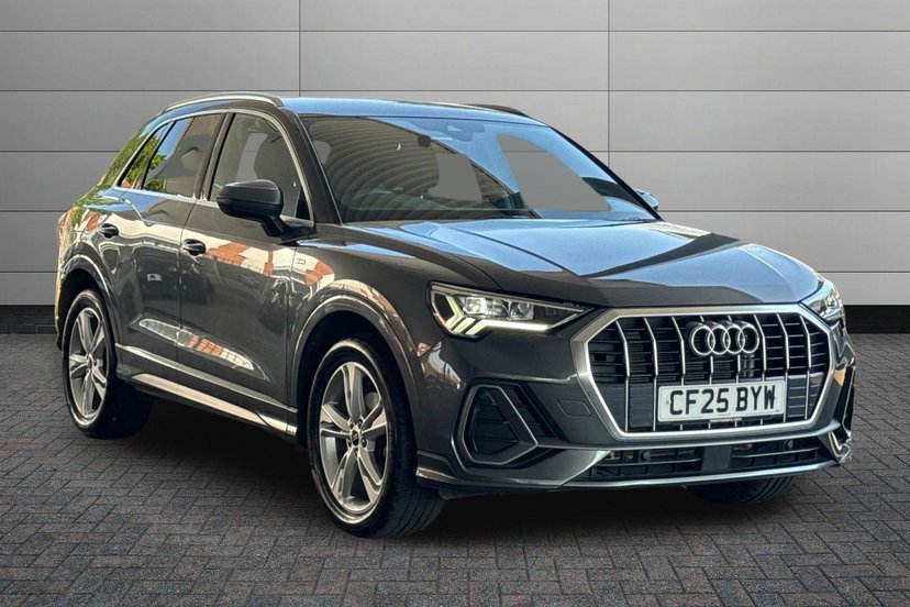 Audi Q3 listing photo