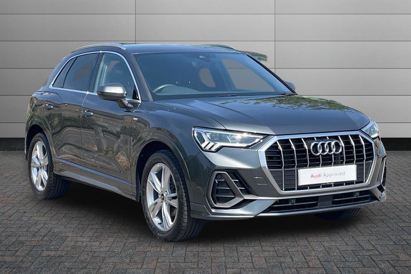 Audi Q3 listing photo