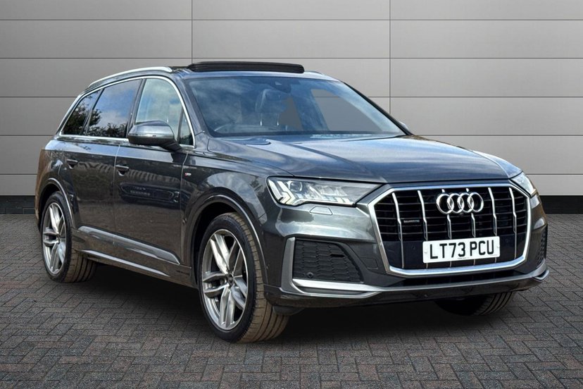 Audi Q7 listing photo