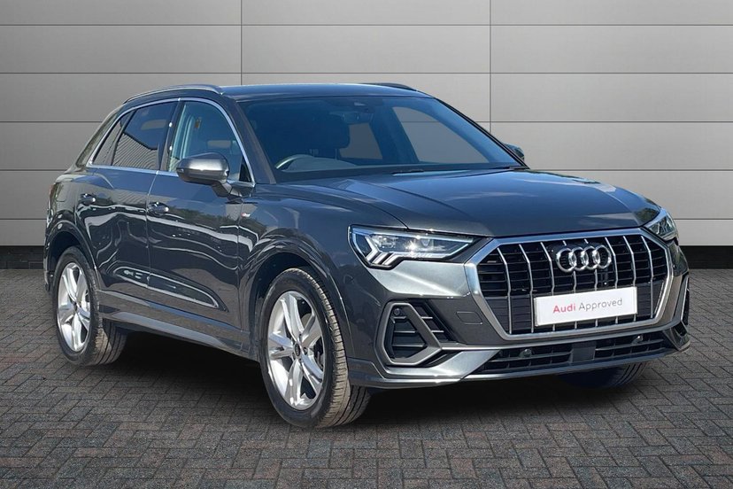 Audi Q3 listing photo