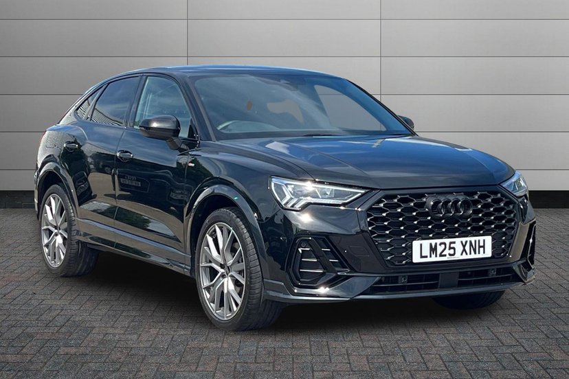 Audi Q3 listing photo