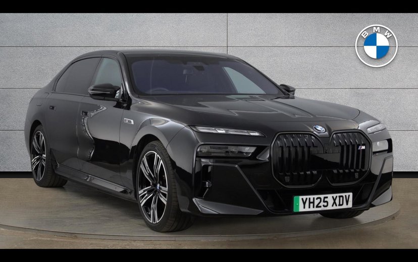 BMW i7 listing photo