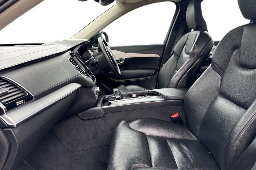 2023 Volvo XC90 thumbnail 3