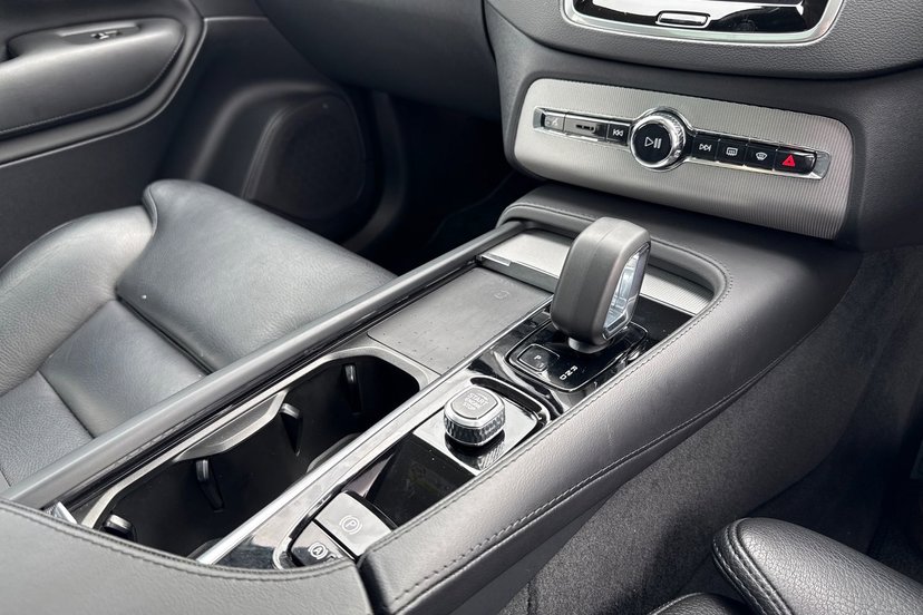 2022 Volvo XC90 thumbnail 9