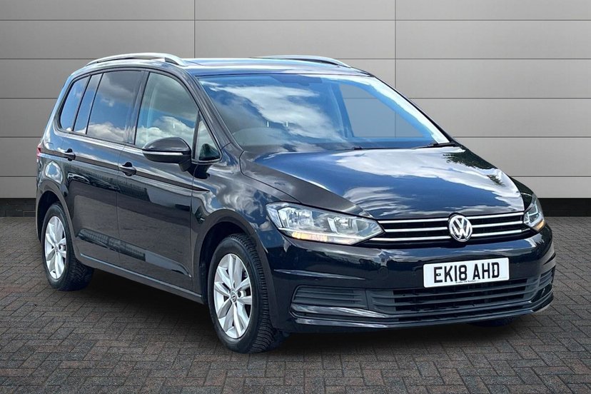 Volkswagen Touran listing photo