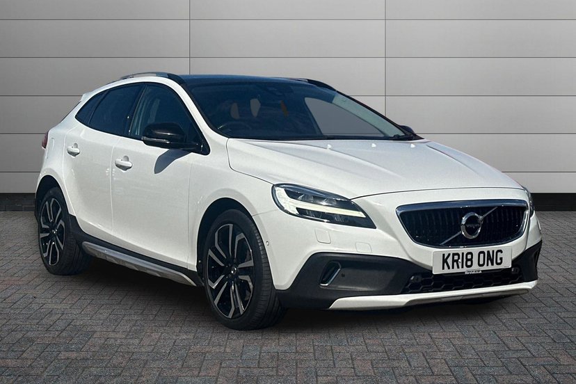 2018 VOLVO V40