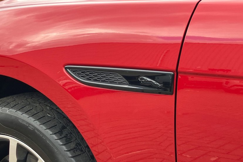 2023 Jaguar F-PACE thumbnail 21