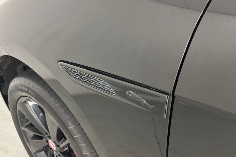 2021 Jaguar F-PACE thumbnail 21
