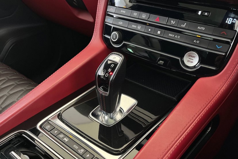 2019 Jaguar F-PACE thumbnail 14