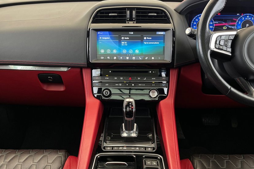 2019 Jaguar F-PACE thumbnail 15