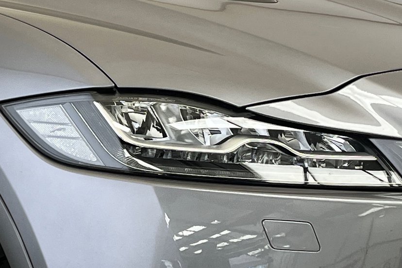 2019 Jaguar F-PACE thumbnail 18