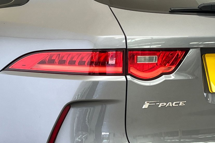 2019 Jaguar F-PACE thumbnail 20
