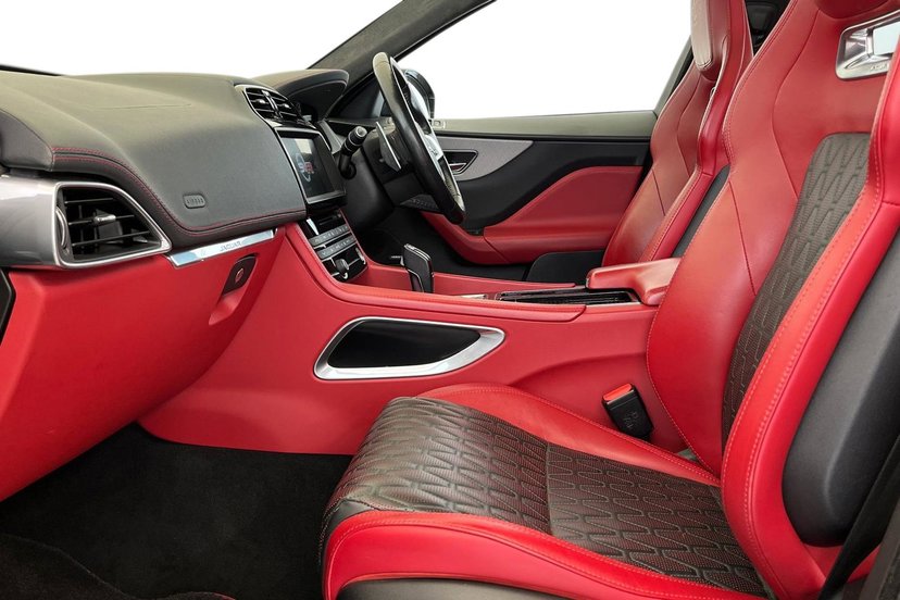 2019 Jaguar F-PACE thumbnail 4