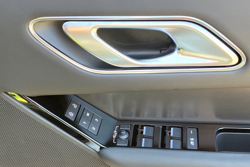 2025 Land Rover Range Rover Velar thumbnail 24