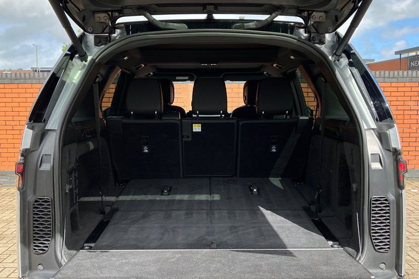 2023 Land Rover Discovery thumbnail 11