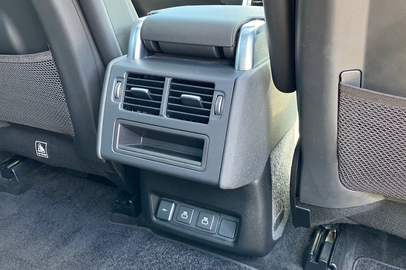 2023 Land Rover Discovery thumbnail 19