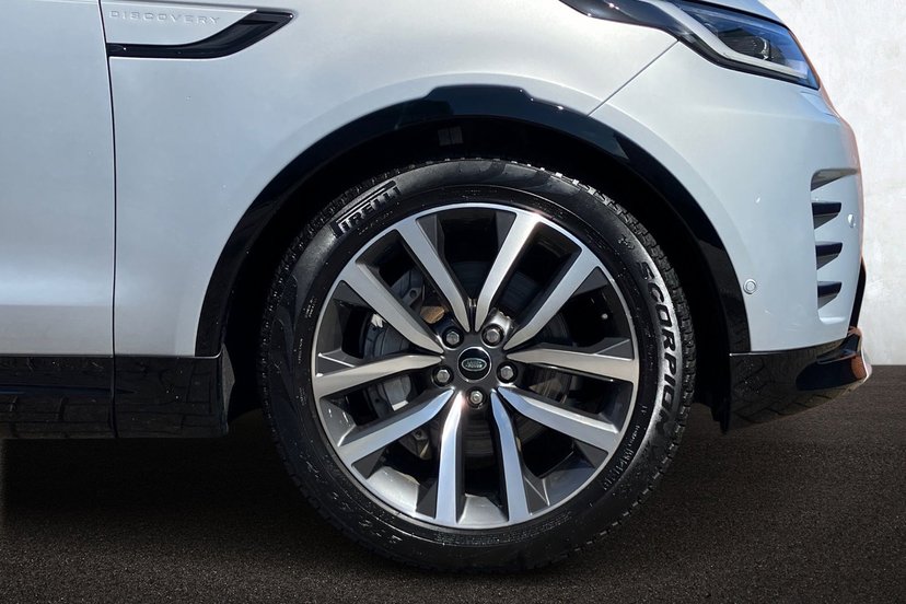 2023 Land Rover Discovery thumbnail 9