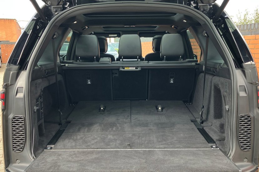2022 Land Rover Discovery thumbnail 11