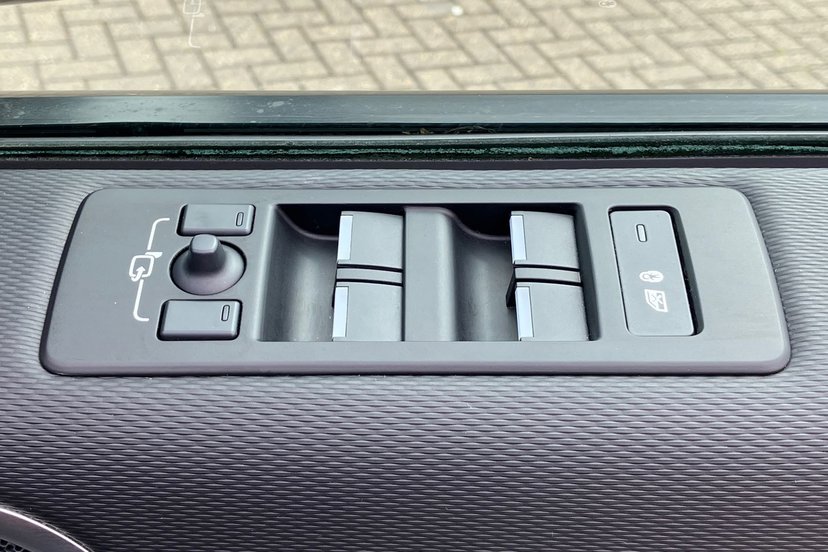 2022 Land Rover Discovery thumbnail 24