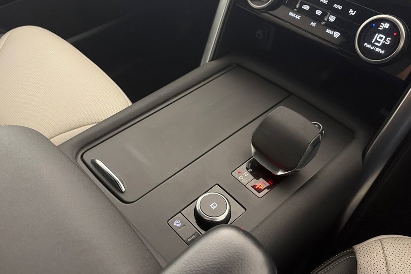 2023 Land Rover Discovery thumbnail 14