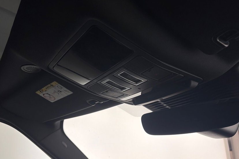 2023 Land Rover Discovery thumbnail 24