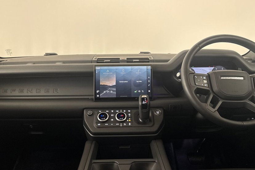 2025 Land Rover Defender thumbnail 15