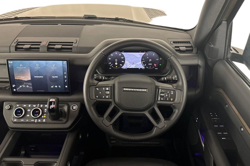 2025 Land Rover Defender thumbnail 16