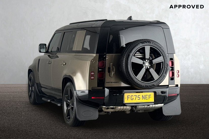 2025 Land Rover Defender thumbnail 3