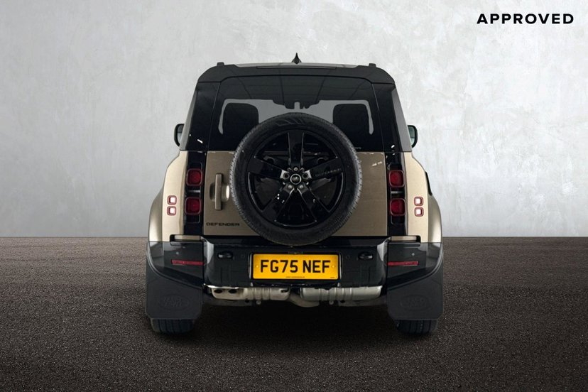 2025 Land Rover Defender thumbnail 7