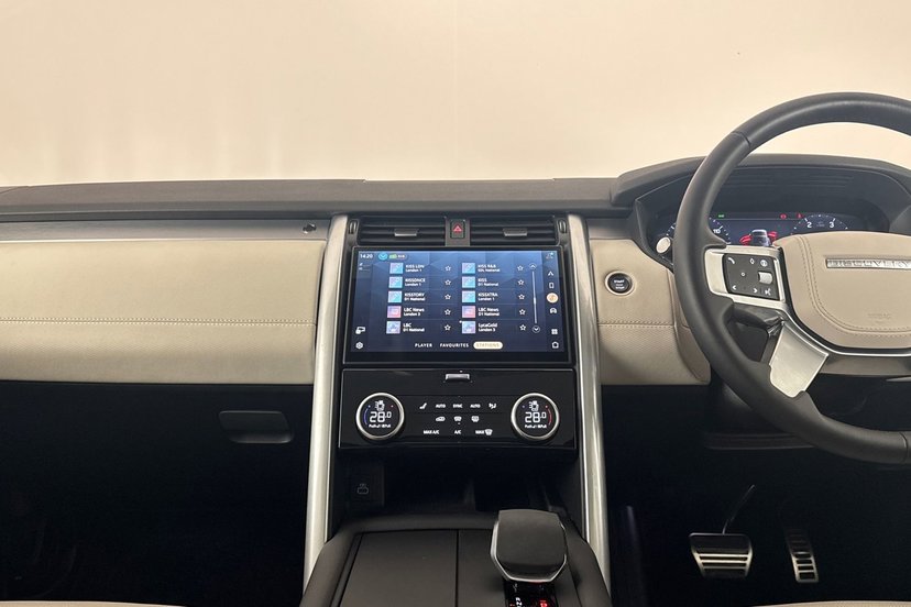 2024 Land Rover Discovery thumbnail 15