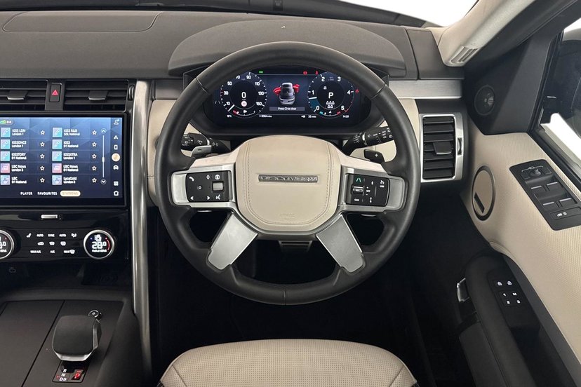 2024 Land Rover Discovery thumbnail 16