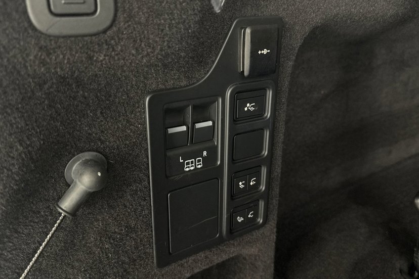 2024 Land Rover Discovery thumbnail 22