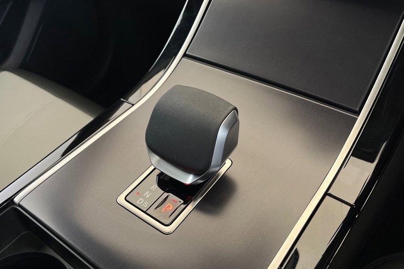 2026 Land Rover Range Rover Velar thumbnail 14