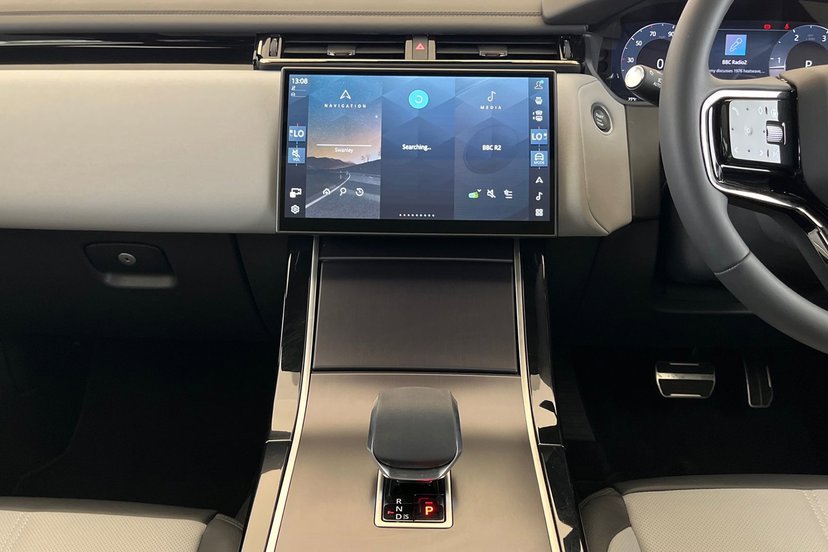 2026 Land Rover Range Rover Velar thumbnail 15