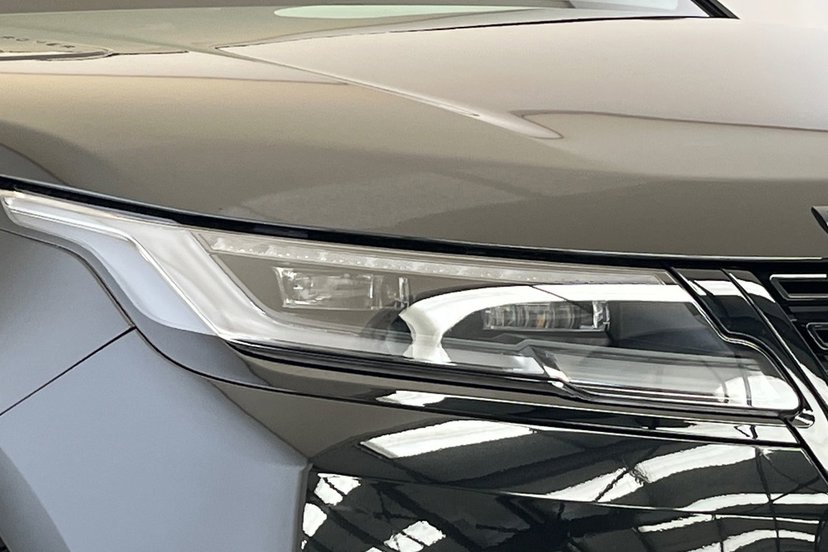 2026 Land Rover Range Rover Velar thumbnail 18