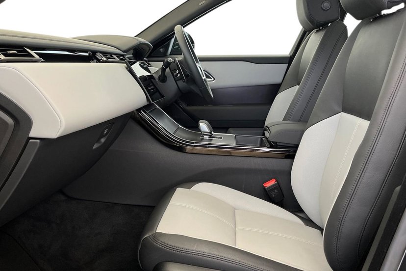 2026 Land Rover Range Rover Velar thumbnail 4