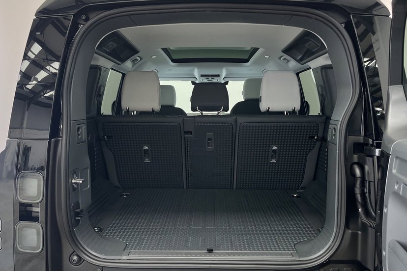 2026 Land Rover Defender thumbnail 11