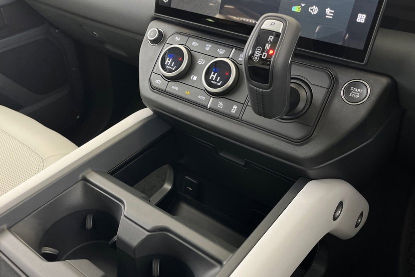 2026 Land Rover Defender thumbnail 14