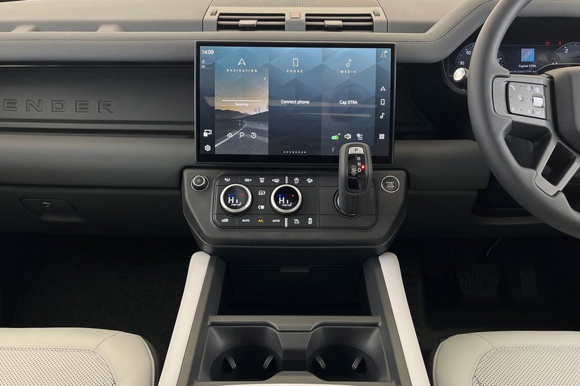 2026 Land Rover Defender thumbnail 15