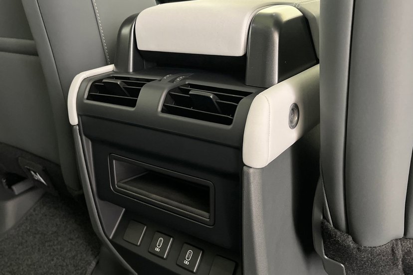 2026 Land Rover Defender thumbnail 19