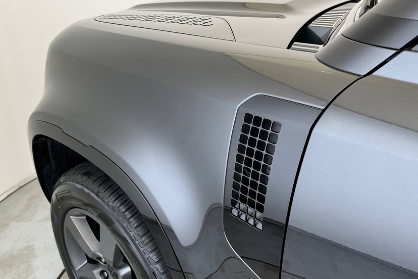 2026 Land Rover Defender thumbnail 21