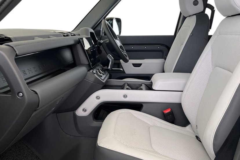 2026 Land Rover Defender thumbnail 4