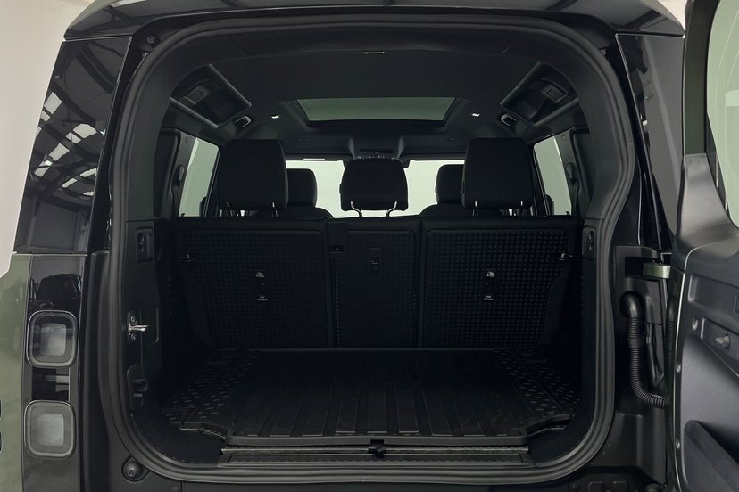 2026 Land Rover Defender thumbnail 11
