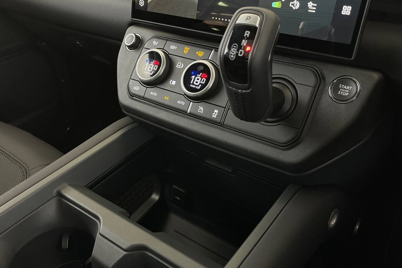 2026 Land Rover Defender thumbnail 14