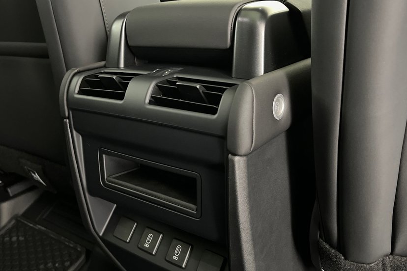 2026 Land Rover Defender thumbnail 19