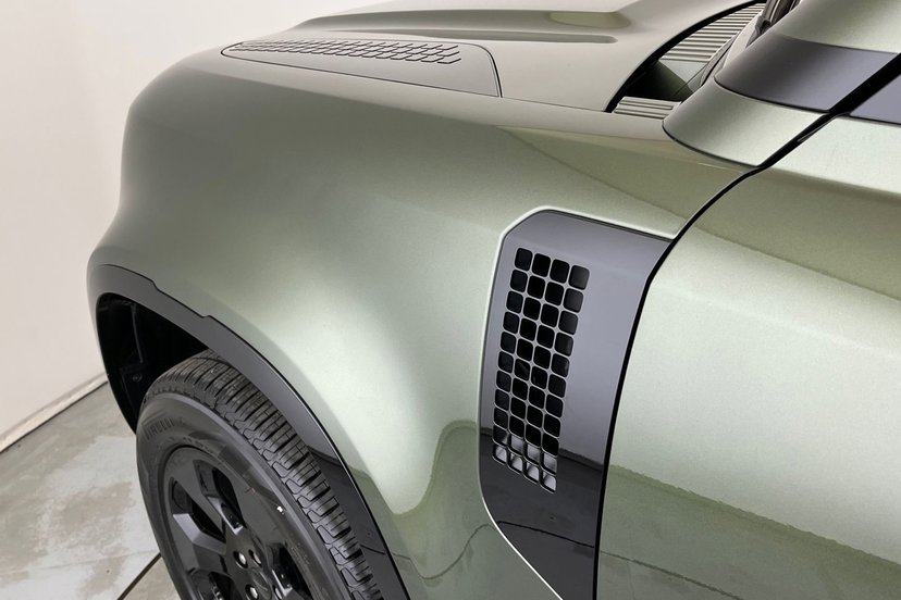 2026 Land Rover Defender thumbnail 21