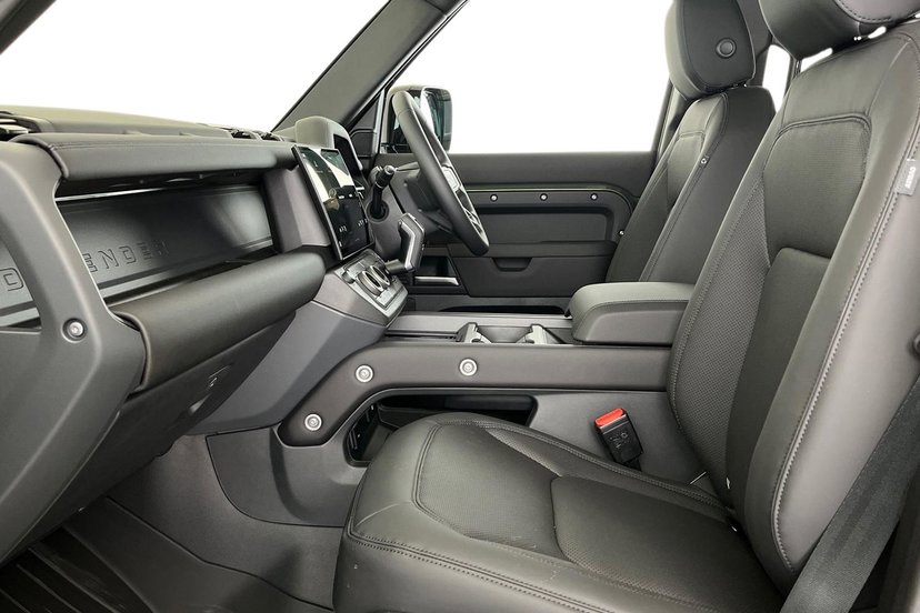 2026 Land Rover Defender thumbnail 4