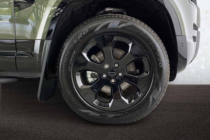 2026 Land Rover Defender thumbnail 9