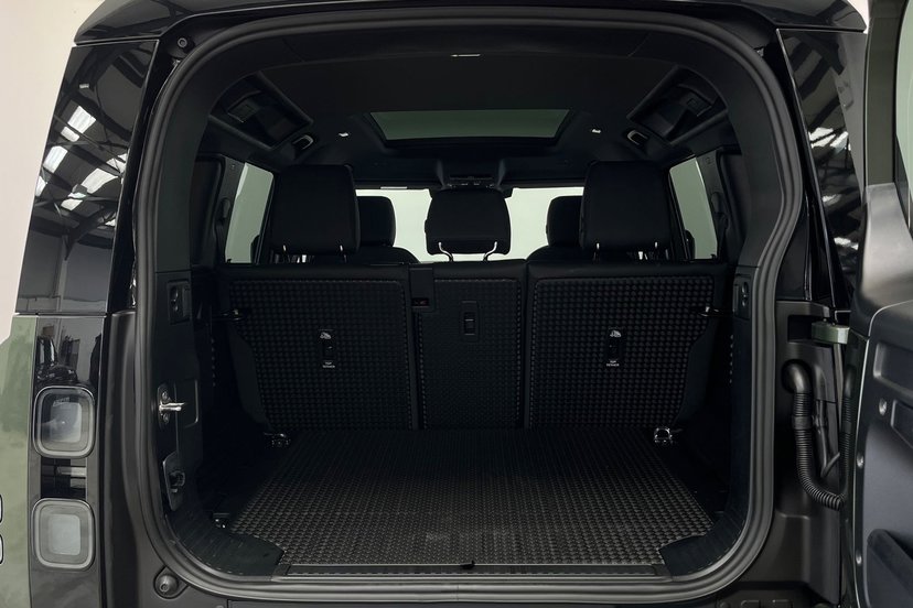 2026 Land Rover Defender thumbnail 11