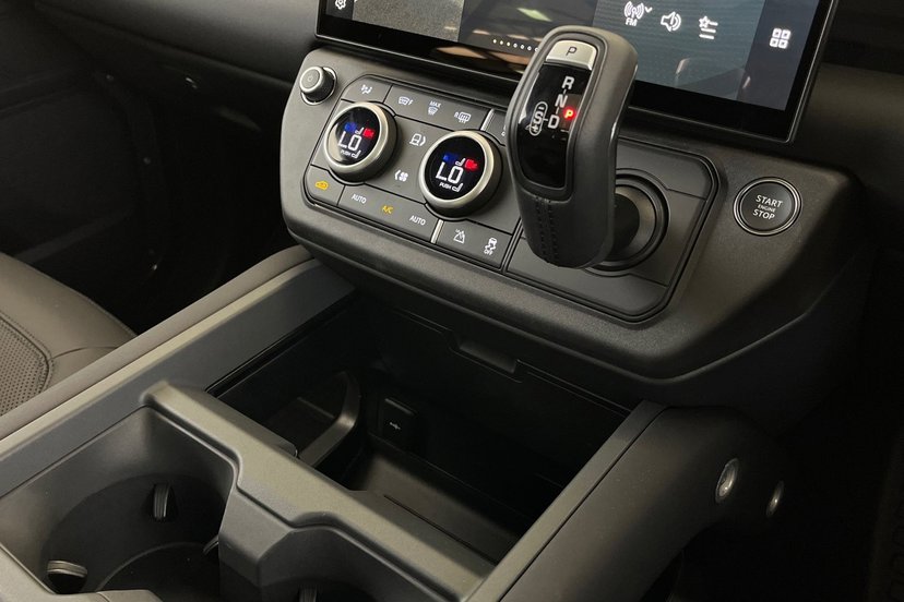 2026 Land Rover Defender thumbnail 14